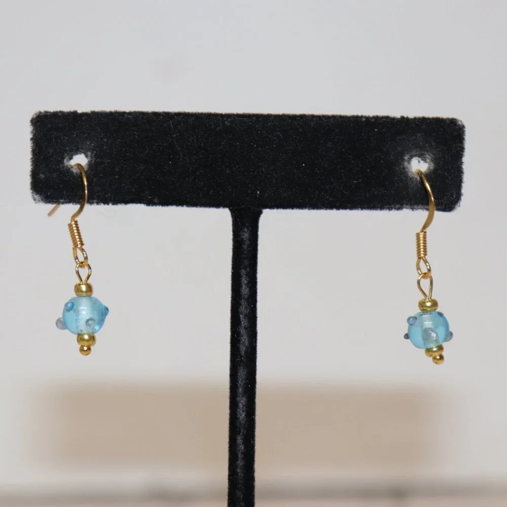 💙 NWOT Gold & Blue Glass Dangle Earrings – 1 1/8